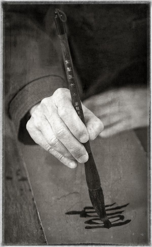 The proper way to hold the calligraphy brush.