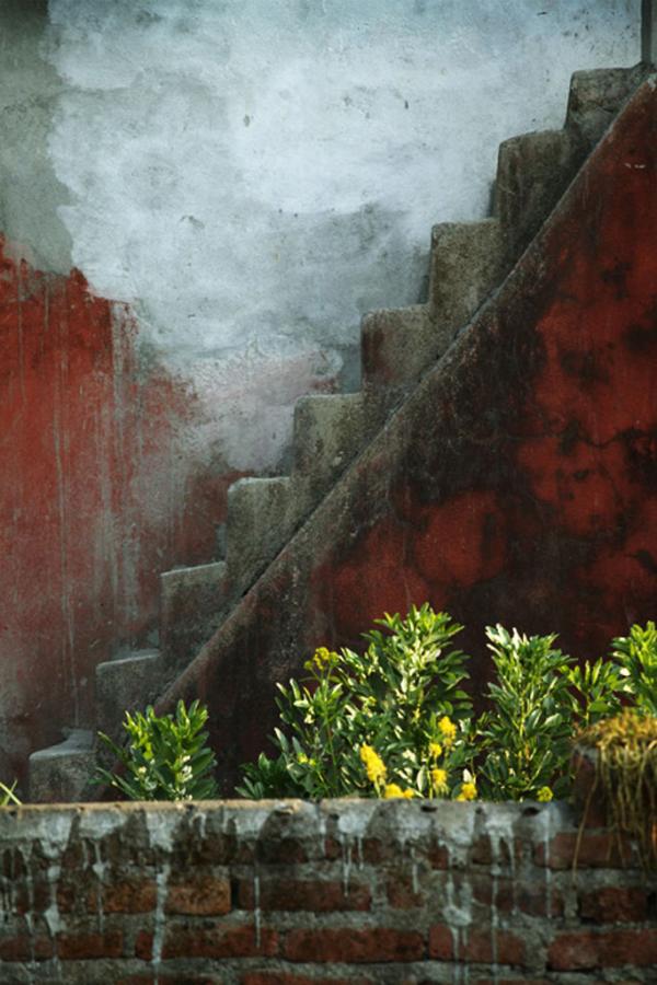 Steep steps without rail.