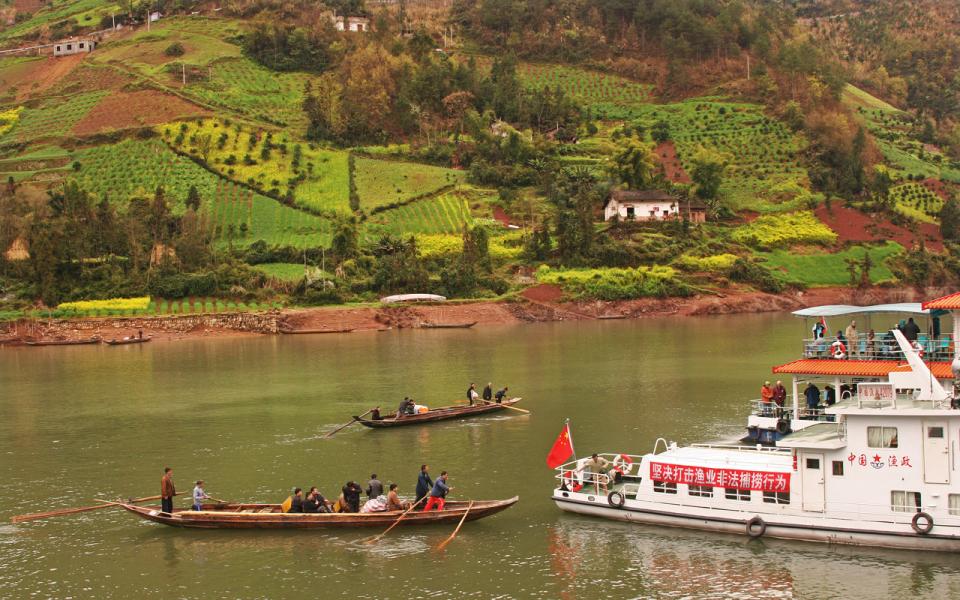 Life Along Yangtze River, China
