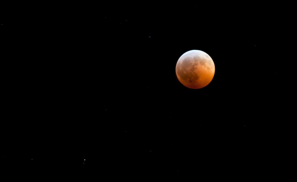 Historic lunar eclipse coincides with winter solstice, December 2010