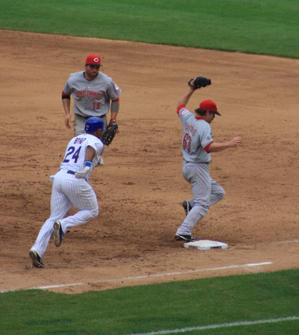 Pitcher beats runner to first base- Cubs vs Reds, 8-6-11